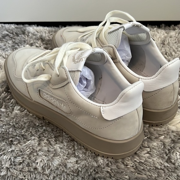 Adidas - Picture 4 of 5